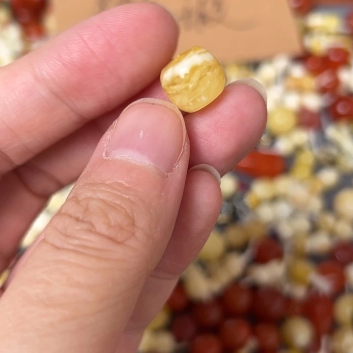 蜜蜡未镶嵌裸石10.7mm一个