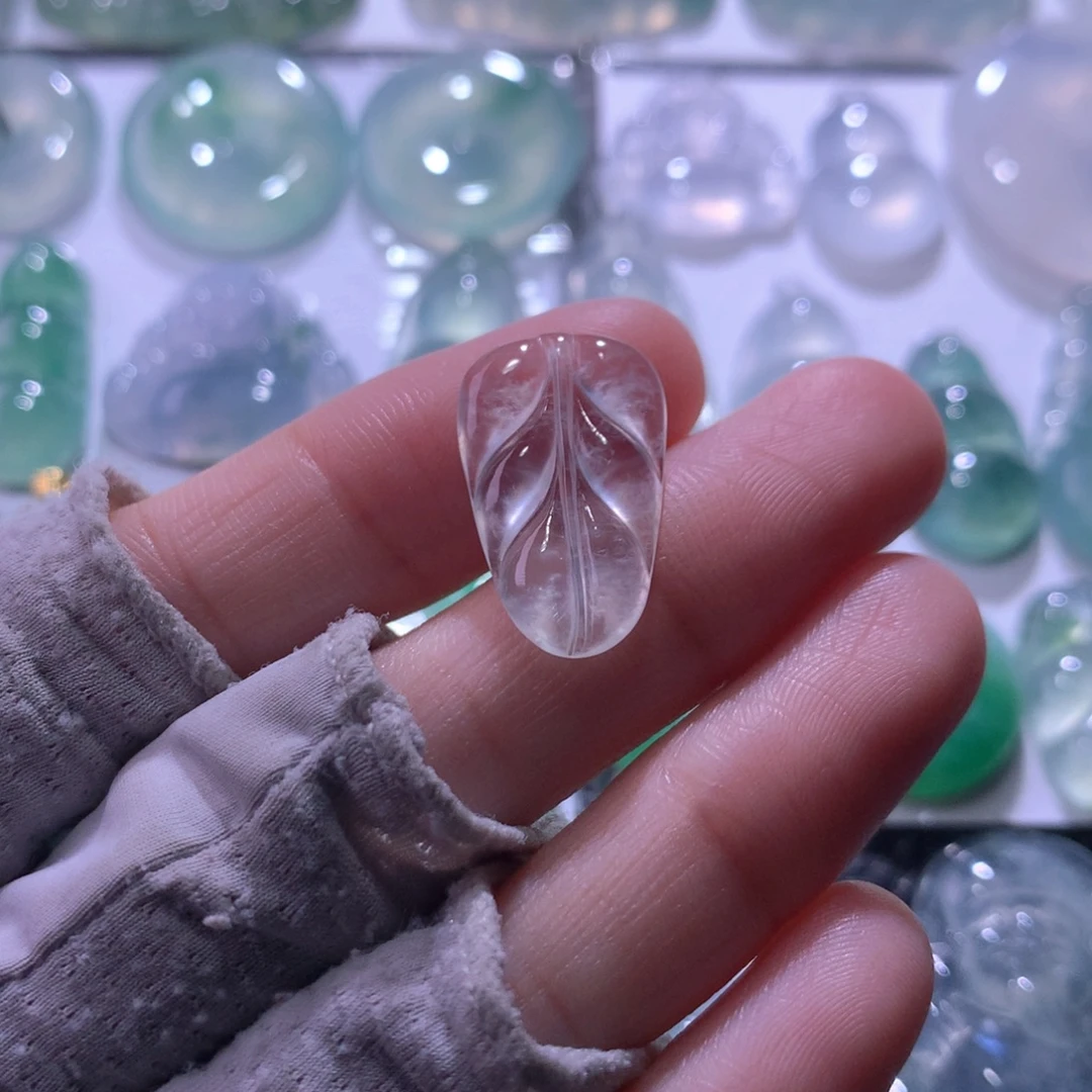 翡翠未镶嵌颈饰叶子