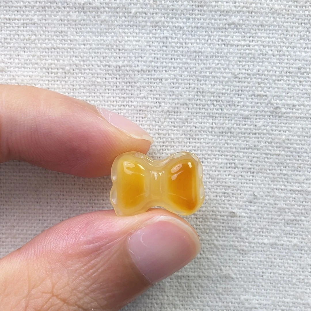 允****裸石琥珀未镶嵌蝴蝶结