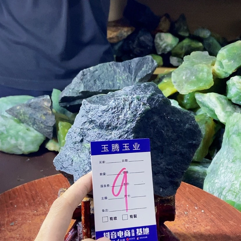 【闪购商品】蛇纹石玉未镶嵌岫玉原石一**山
