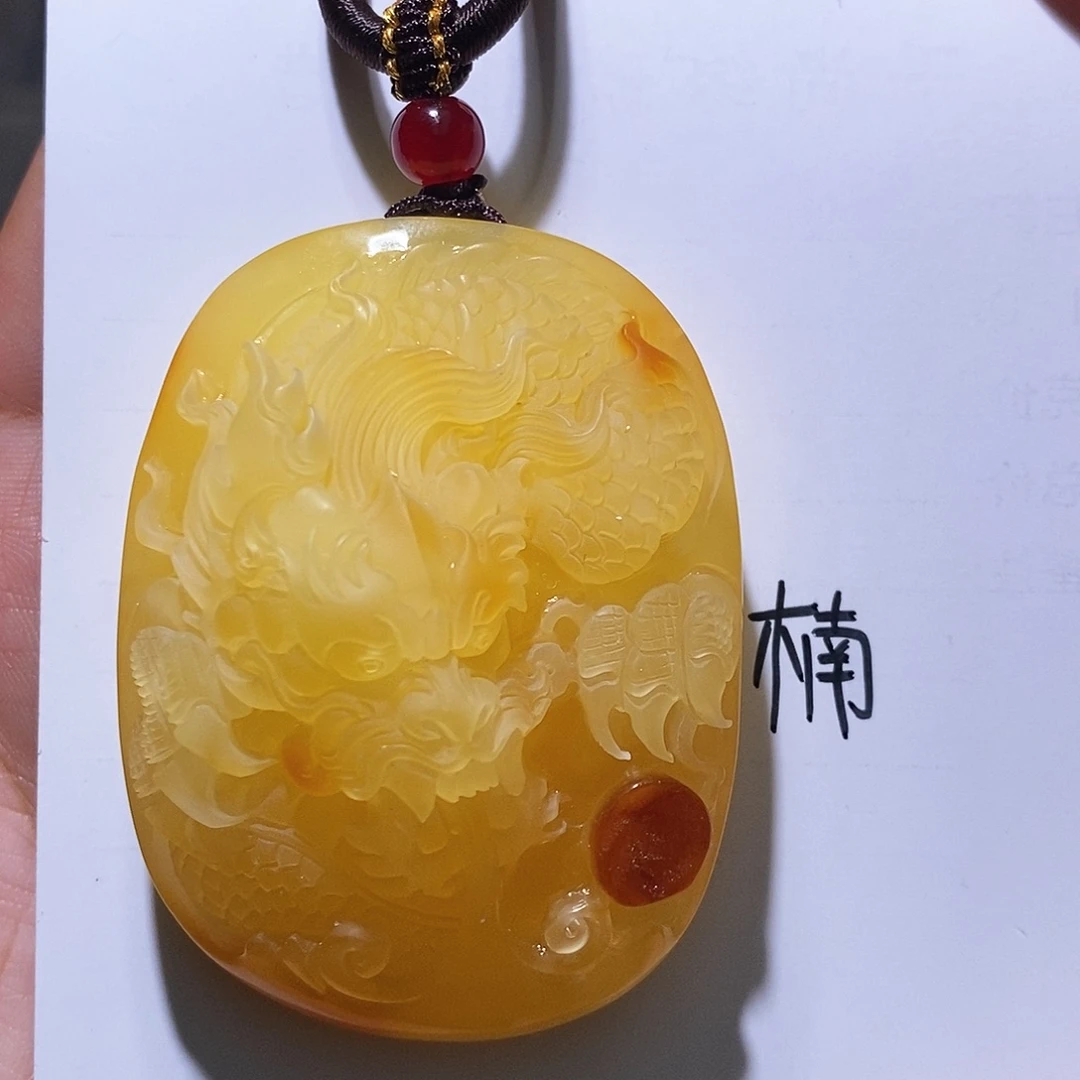 未镶嵌琥珀珠宝奇石