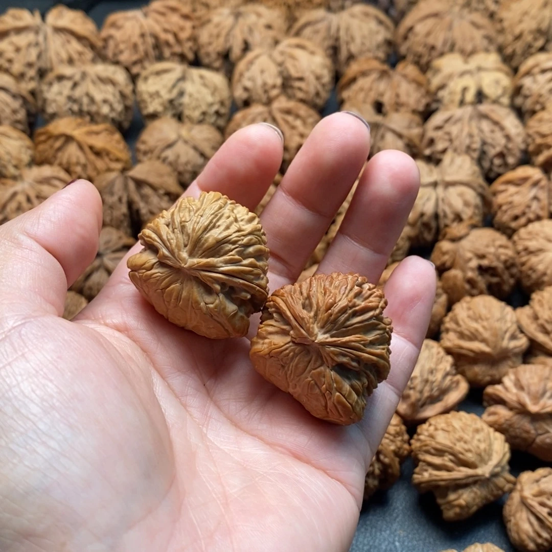 品***生文玩核桃把件2只33白狮子蛇头