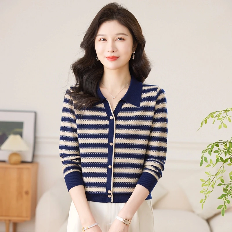 早春新款长袖宽松百搭方领显瘦高档简约女气质减龄套头时尚毛衣