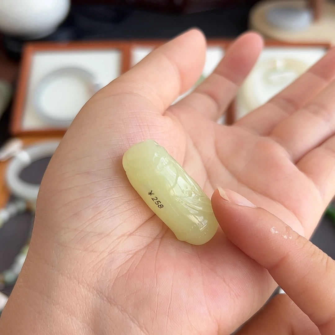 和田玉未镶嵌吊坠(不含链)买断不退换