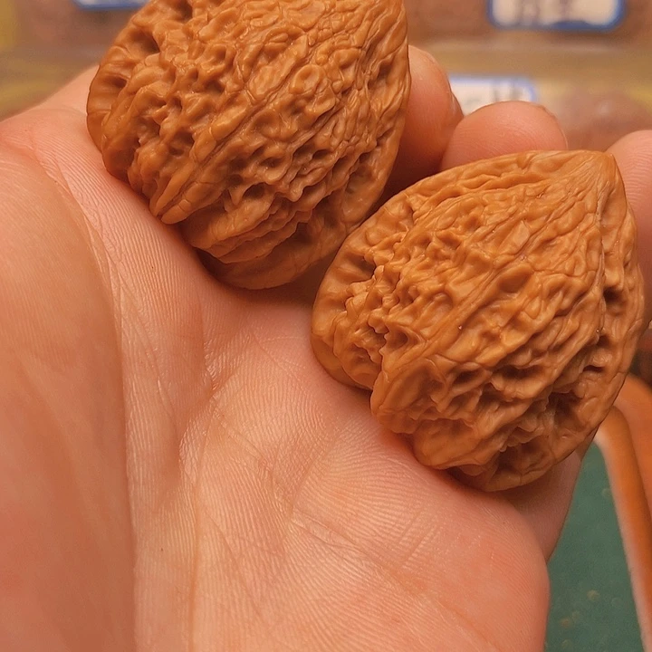 文玩核桃把件36野生三角拉丝纹