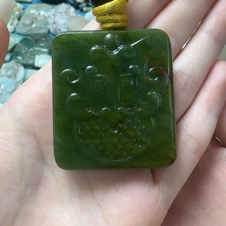 和田玉未镶嵌颈饰兽面