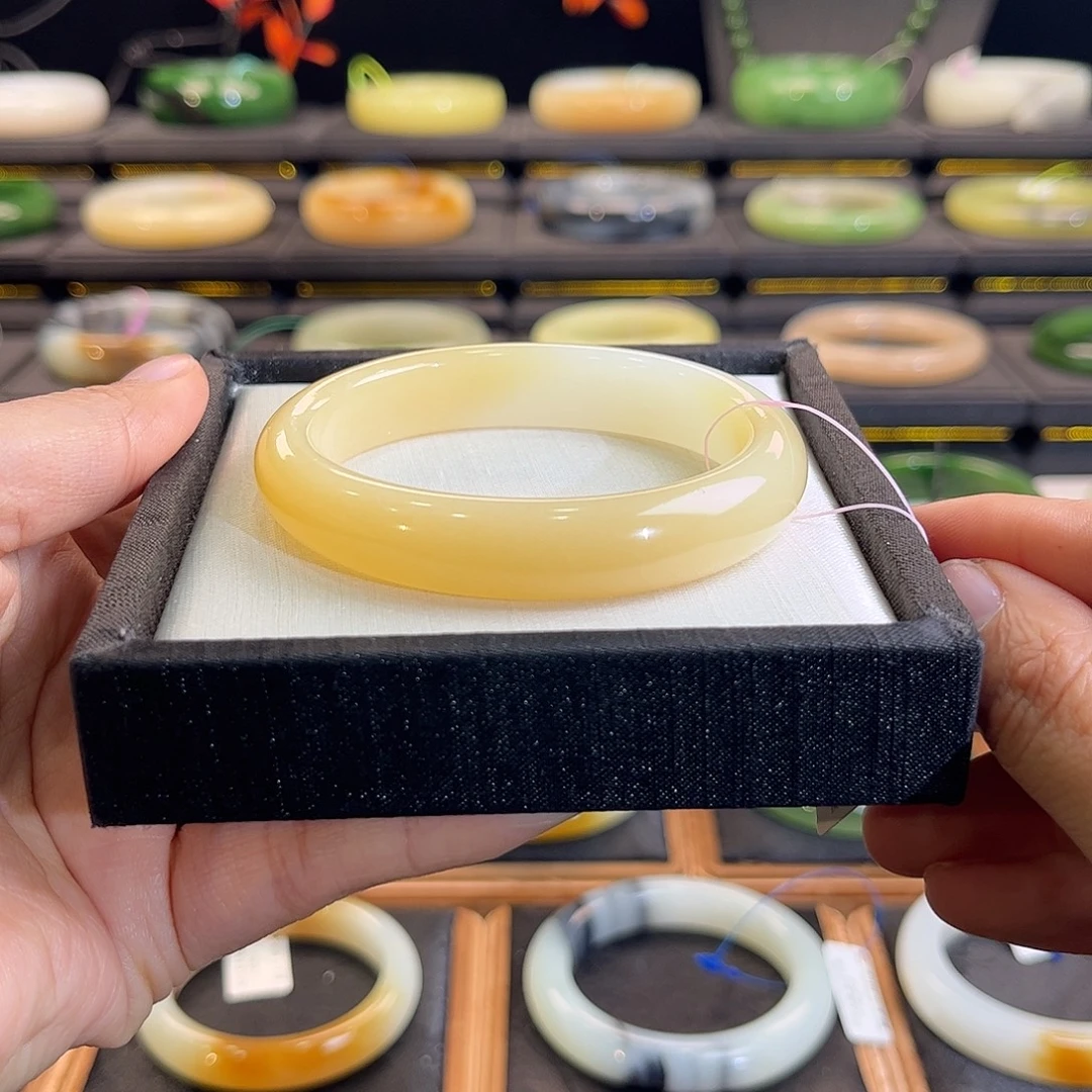 和田玉未镶嵌手镯糖白贵妃