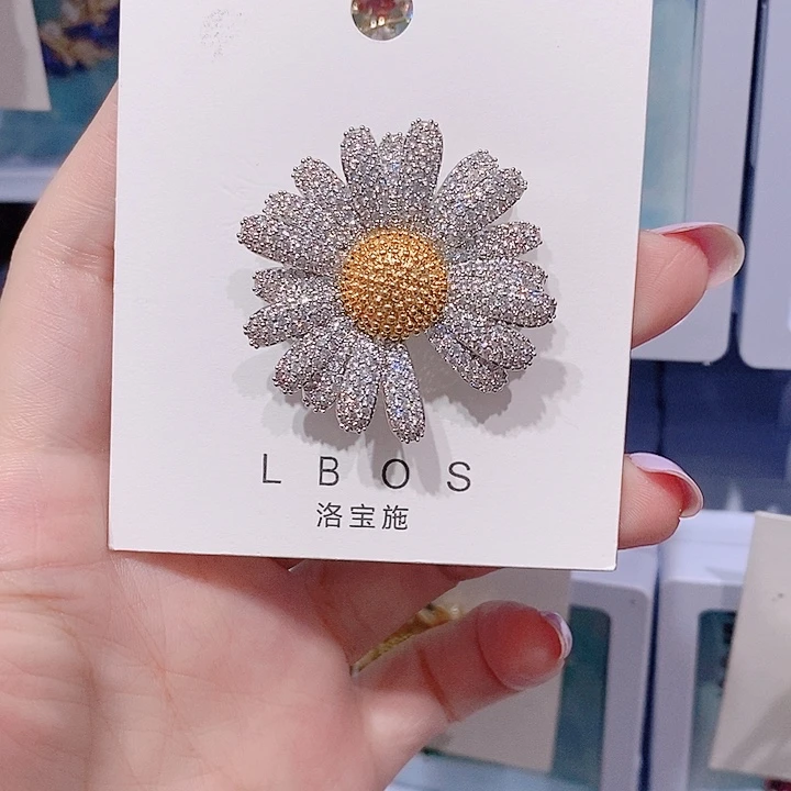 锆石铜合金小雏菊胸针