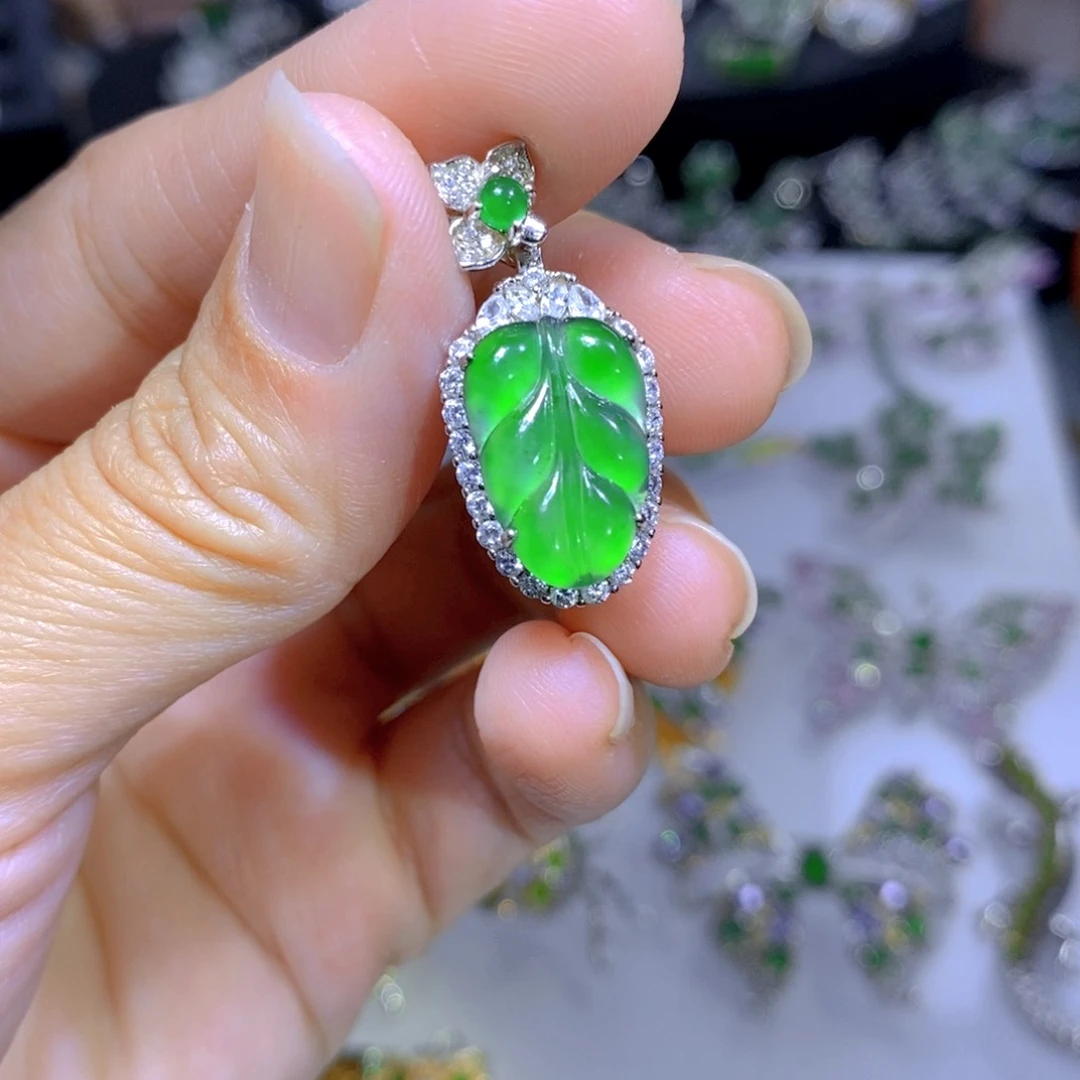 翡翠颈饰银S925镶嵌天然翡翠