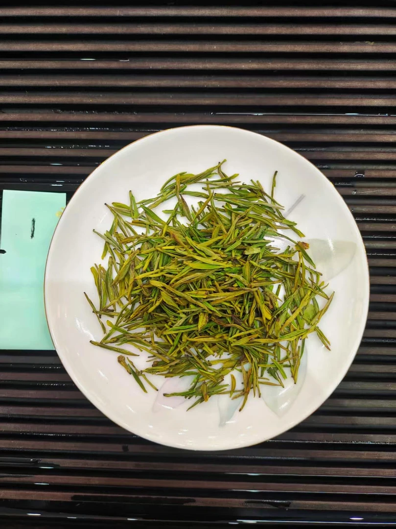 头春黄金芽  清香爽口