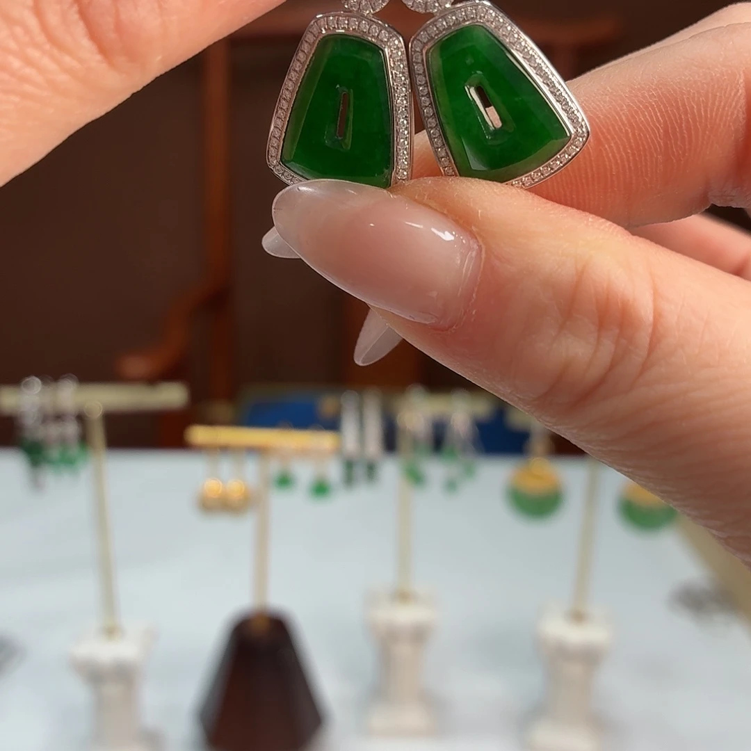 翡翠18K金镶嵌耳饰