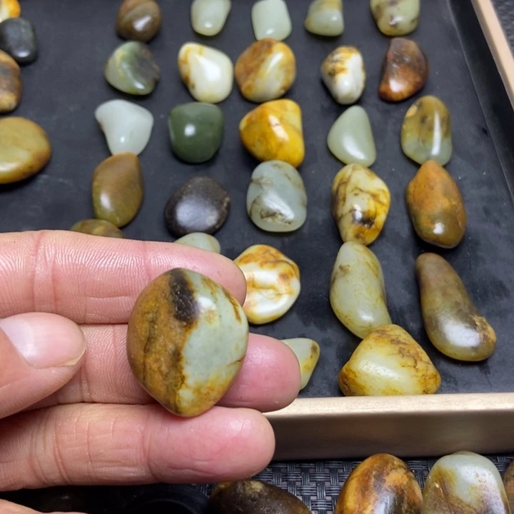 城***事和田玉（糖玉）未镶嵌珠宝奇石