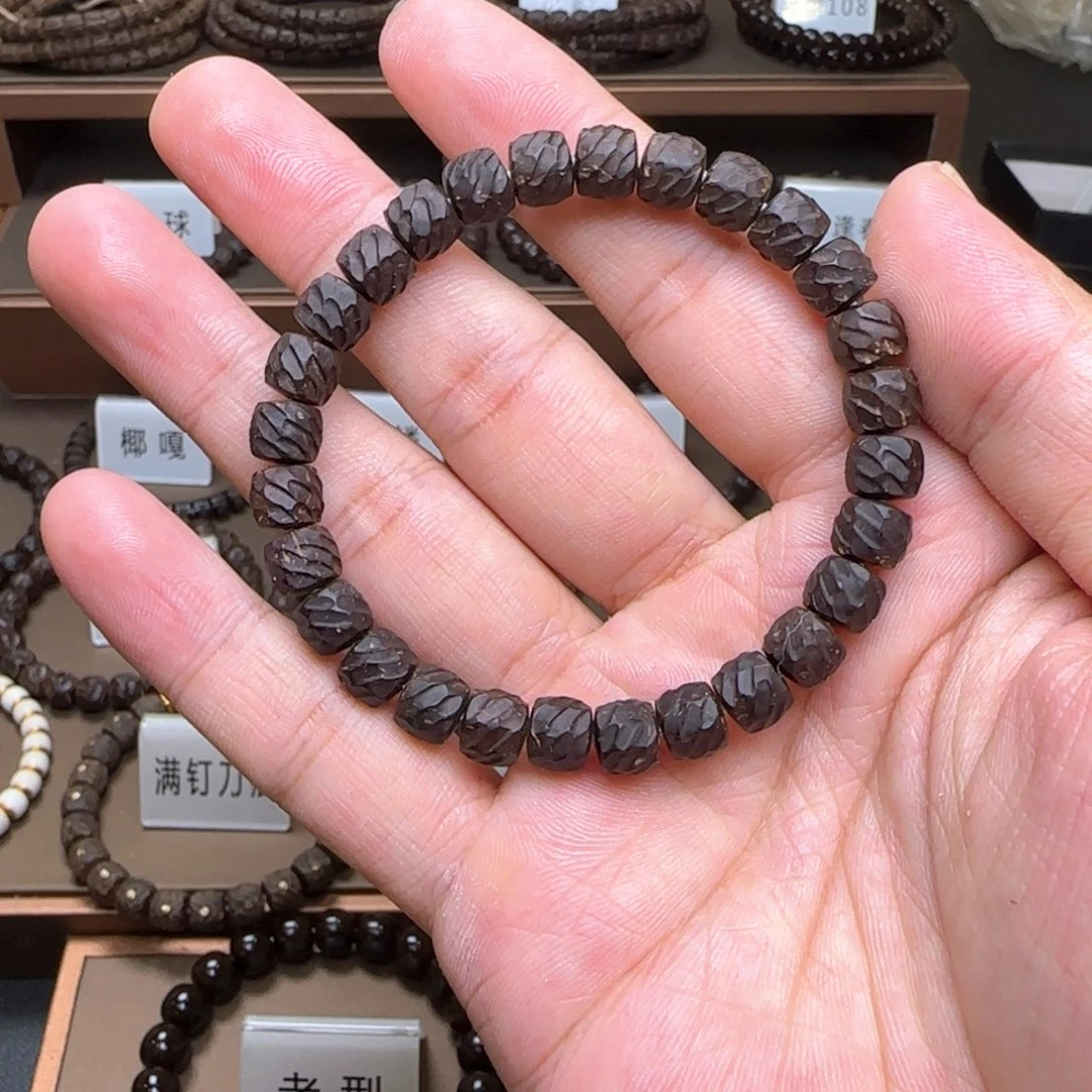 知***忧椰蒂吊坠8.7龙鳞……