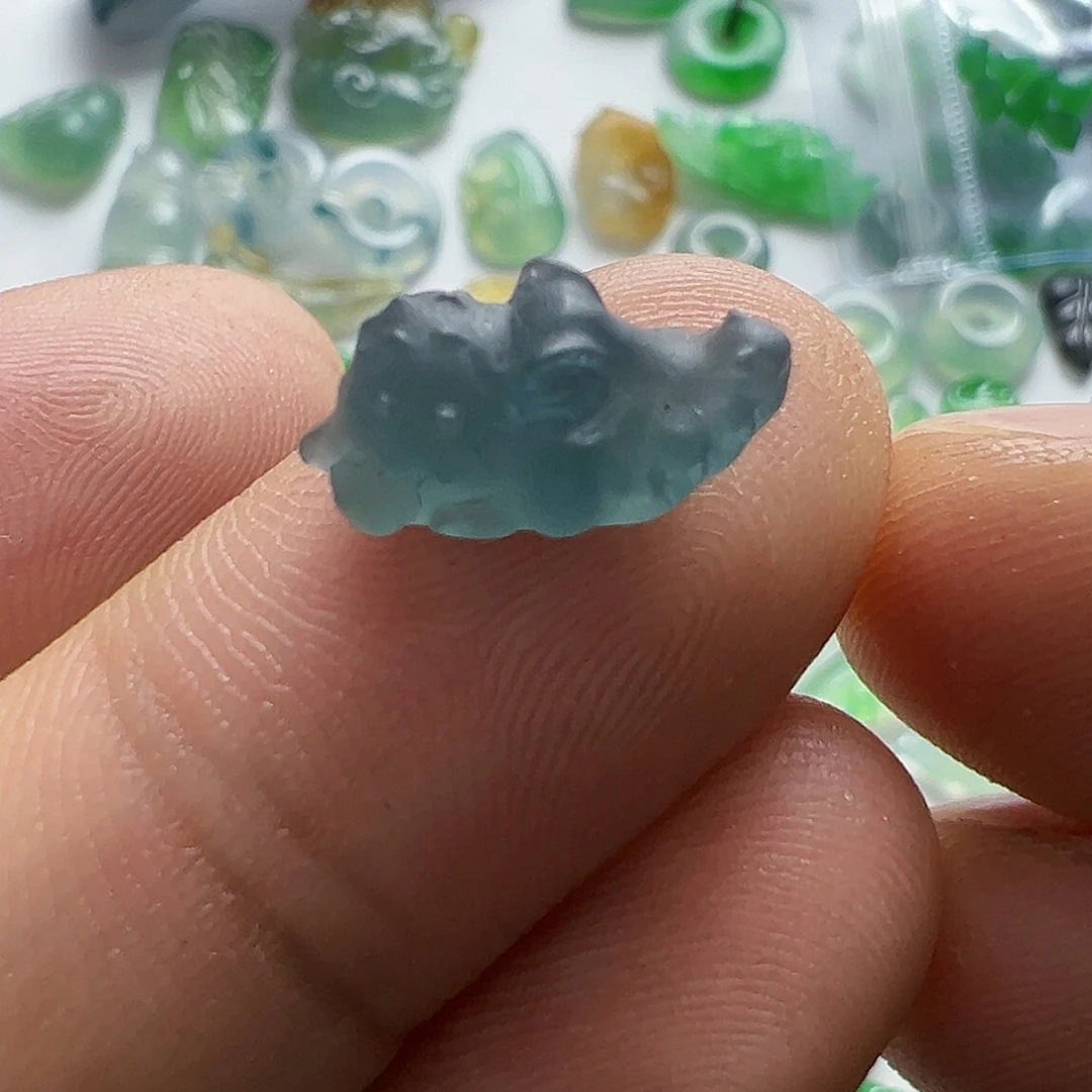 定制翡翠未镶嵌鳄鱼