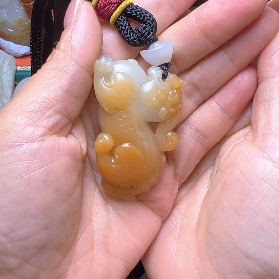 烟***意颈饰未镶嵌和田玉