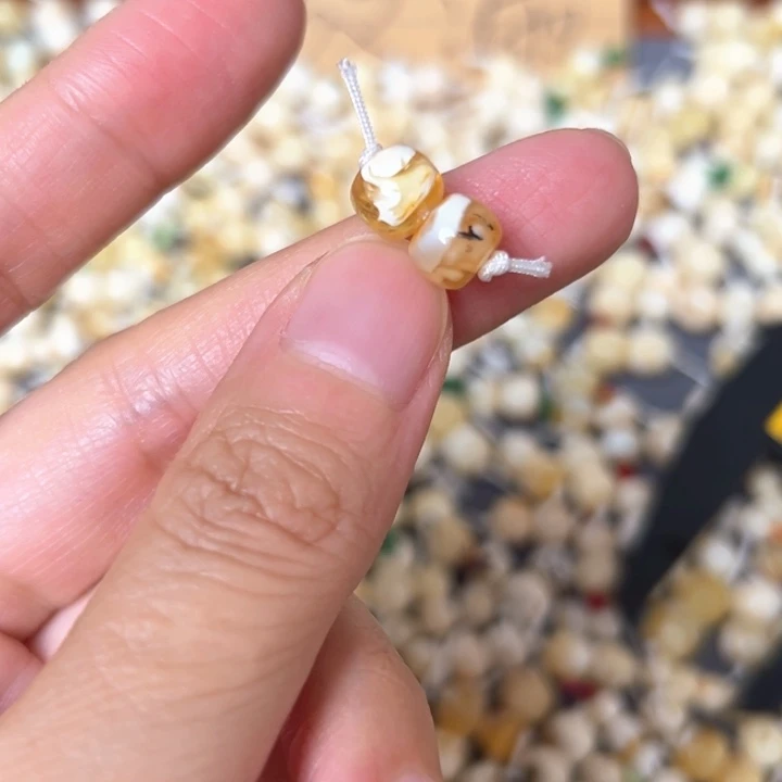 裸石蜜蜡未镶嵌7.6mm一对