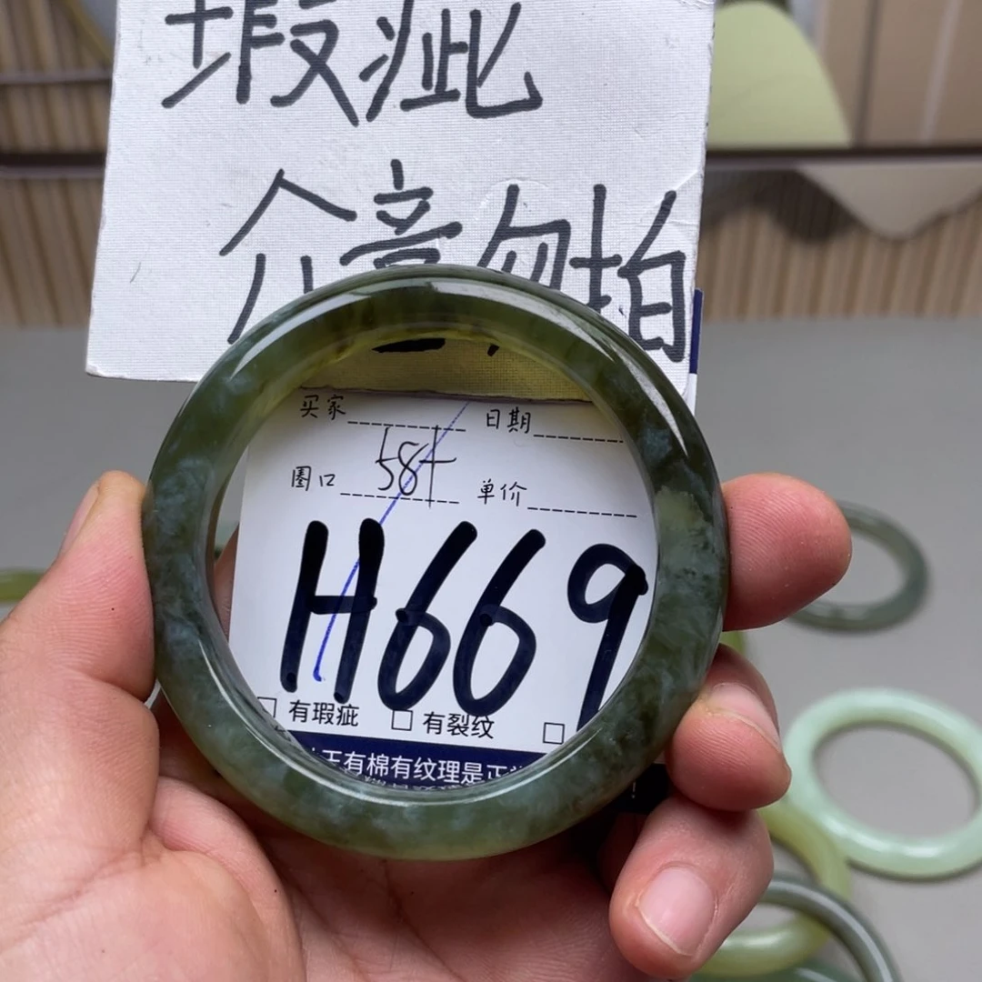 岫玉手镯手镯未镶嵌