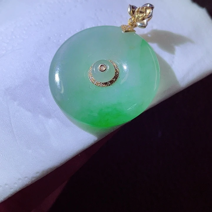 翡翠18K金镶嵌颈饰翡翠