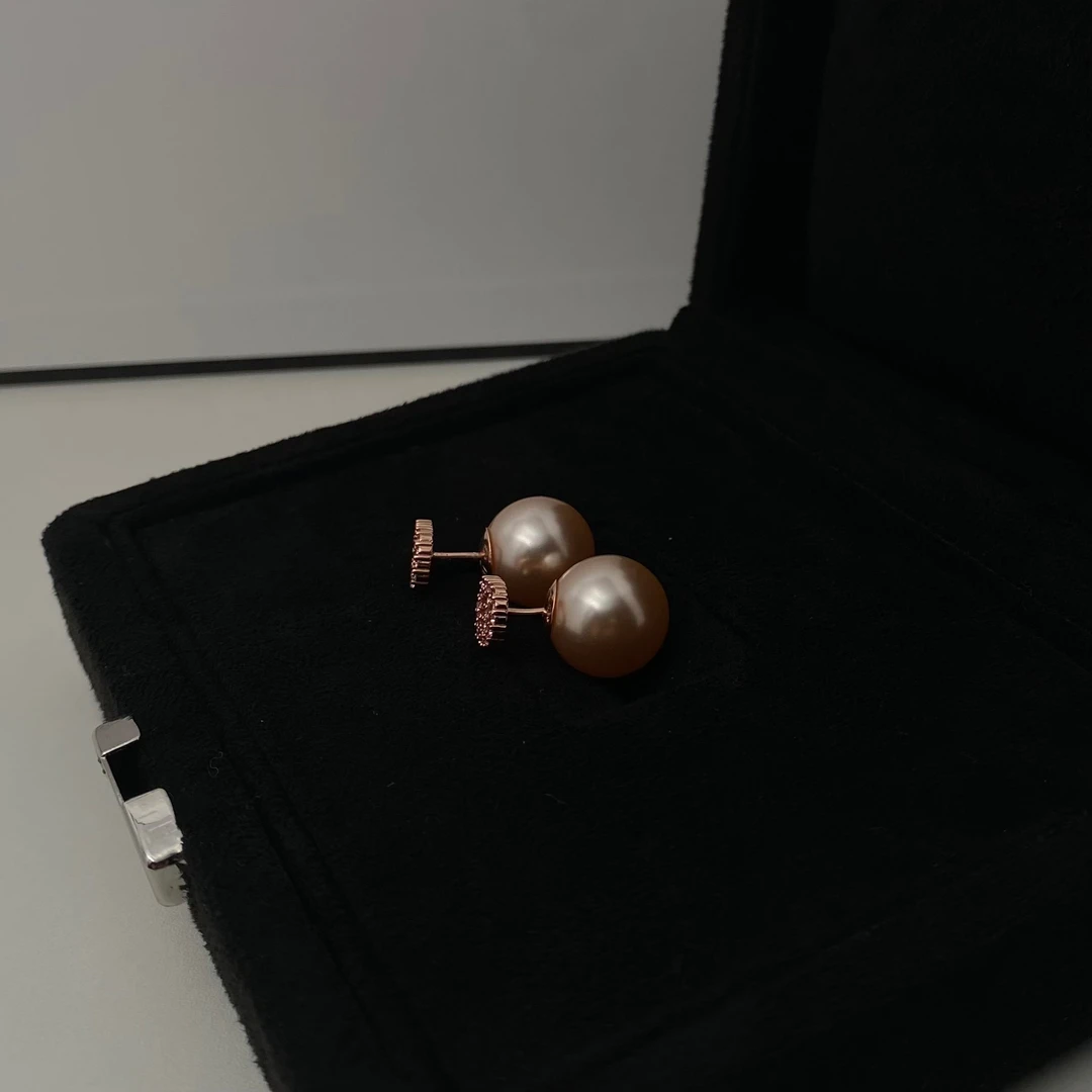 铜合金仿珍珠耳饰 经典D耳钉J4004 气质轻奢时尚百搭简约金色镶嵌