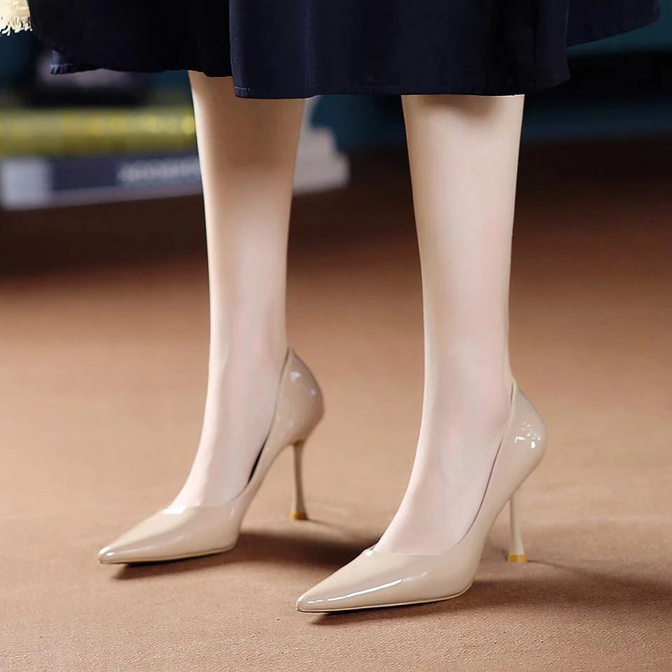 职业女鞋2025年早春新款浅口细跟单鞋百搭杏色漆皮简约尖头高跟鞋