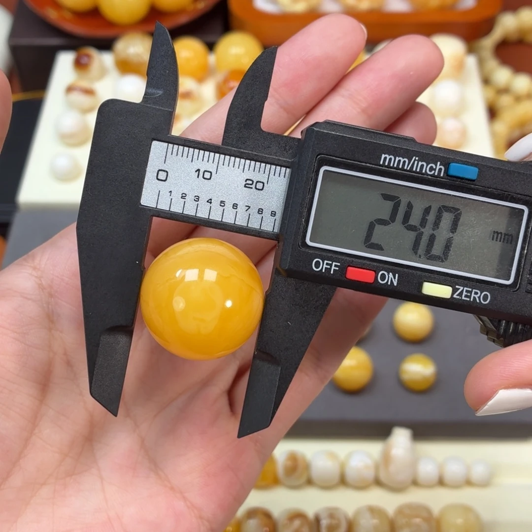 琥珀未镶嵌珠宝奇石焦皮鸡油红眼睛圆珠24mm