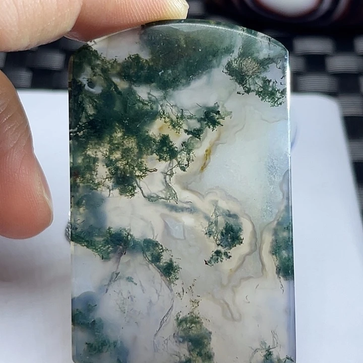 吴***东玛瑙/玉髓颈饰未镶嵌