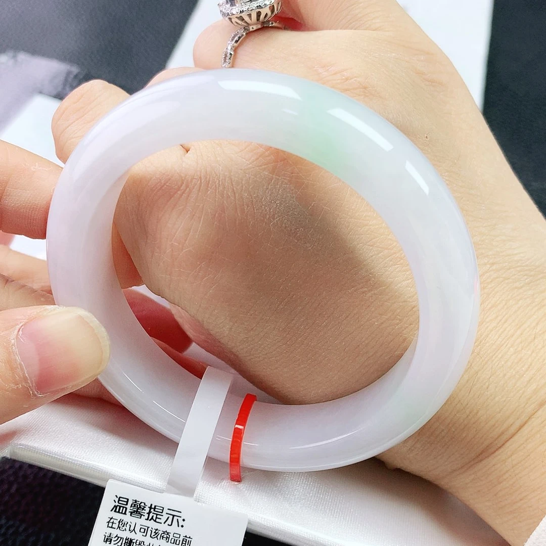 翡翠手镯未镶嵌55圈