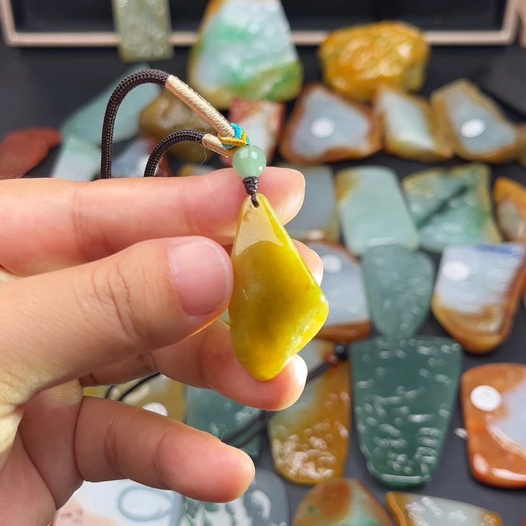 翡翠未镶嵌颈饰翡翠