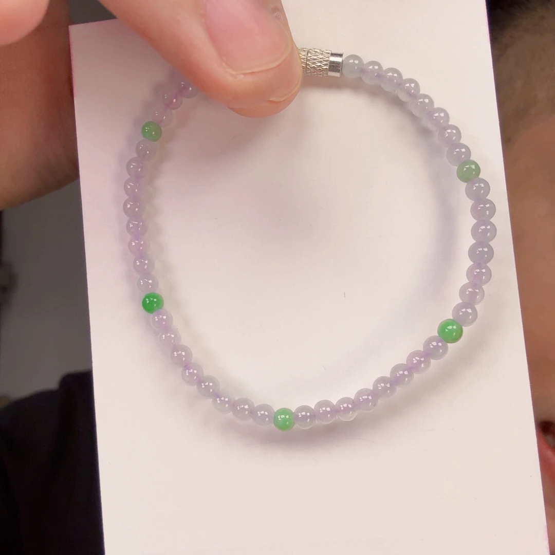 翡翠未镶嵌颈饰一件