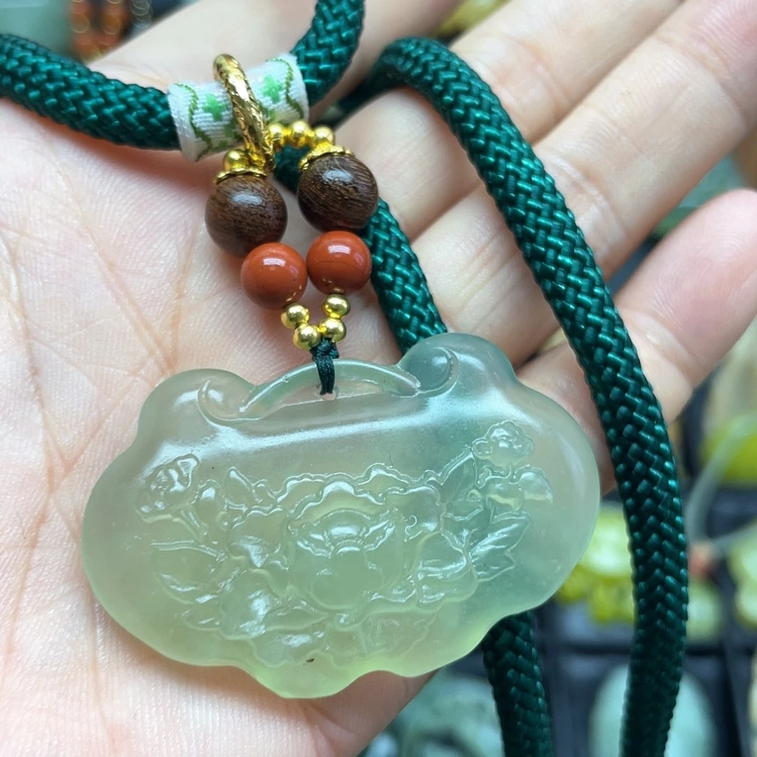 未镶嵌蛇纹石玉颈饰