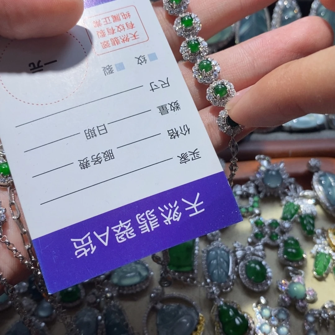 g***g颈饰未镶嵌翡翠翡翠