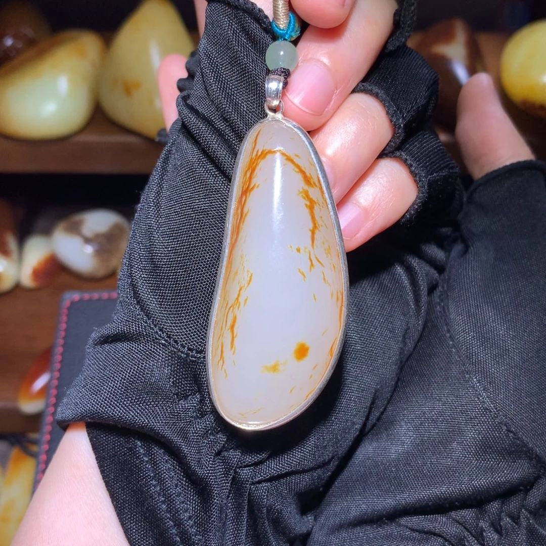 卡***西和田玉银S925镶嵌颈饰