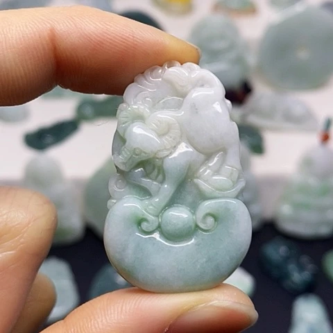 翡翠颈饰未镶嵌吊坠