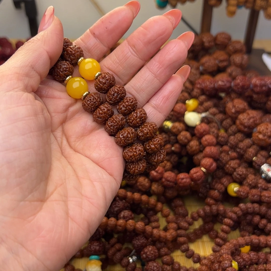 散****六瓣机刷玉化包浆双圈手串老树王