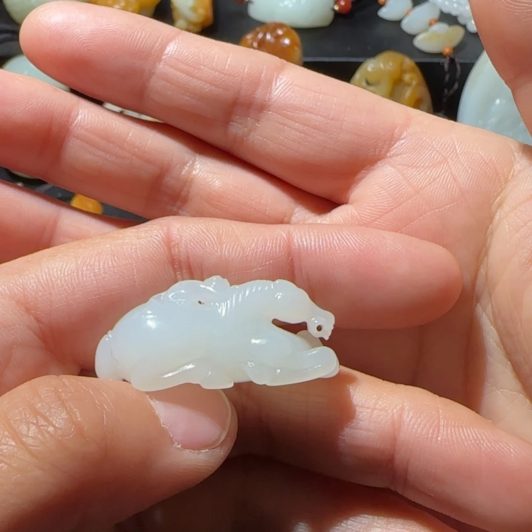 和田玉颈饰未镶嵌幽**馆