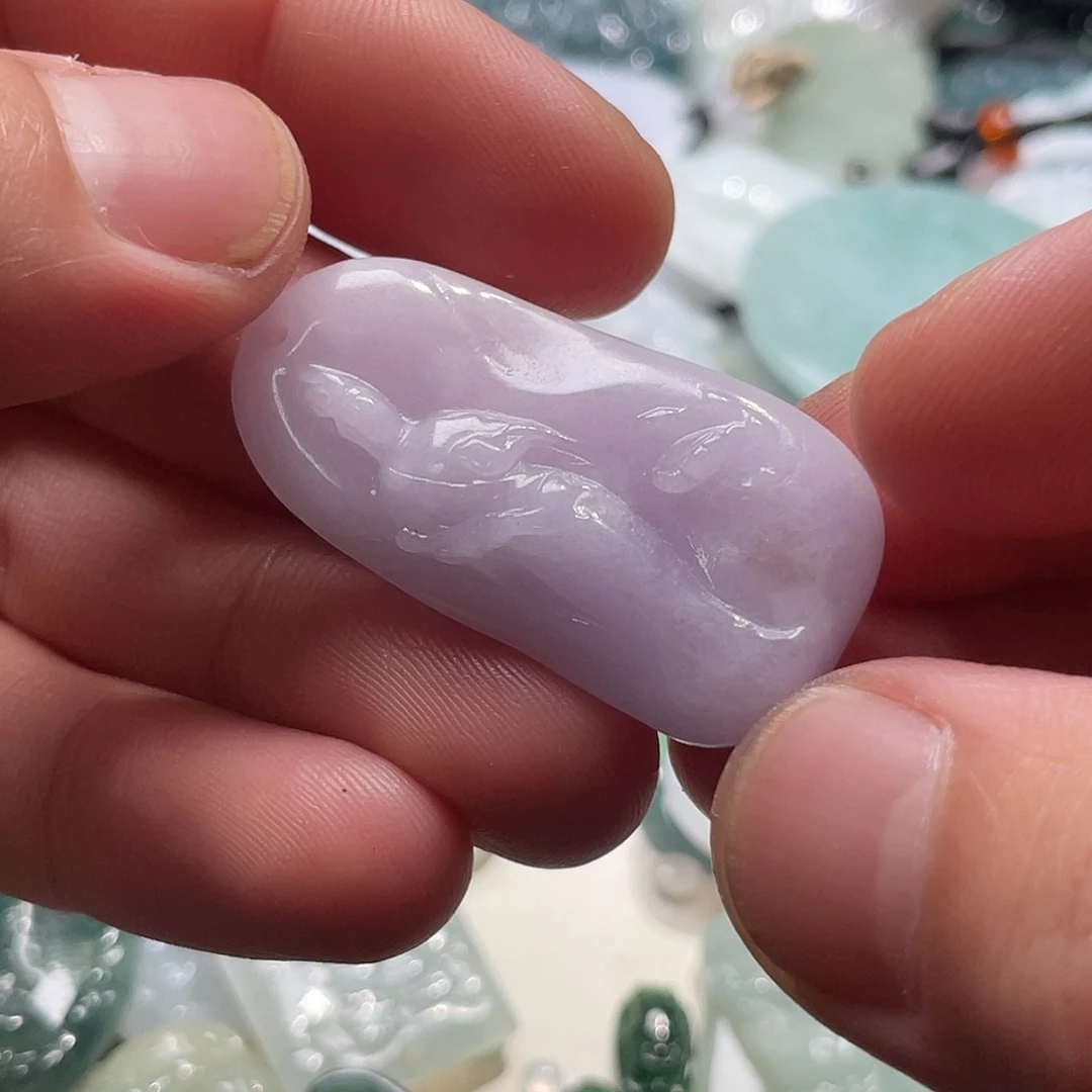 翡翠未镶嵌颈饰书*月翡翠