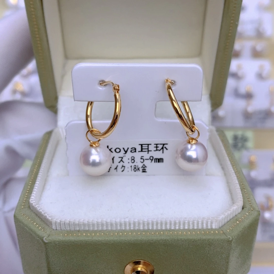 18K金镶嵌海水珍珠耳饰