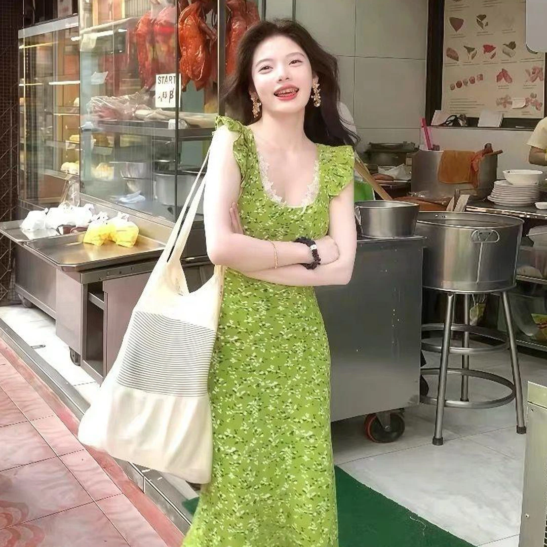 2025绿色碎花吊带连衣裙子女夏季海边度假风掐腰气质法式长裙4177