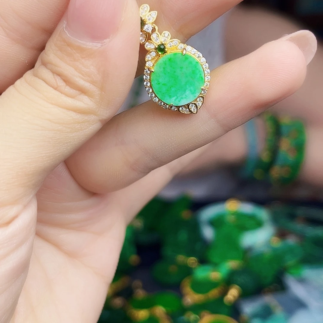 翡翠银S925镶嵌颈饰多样性