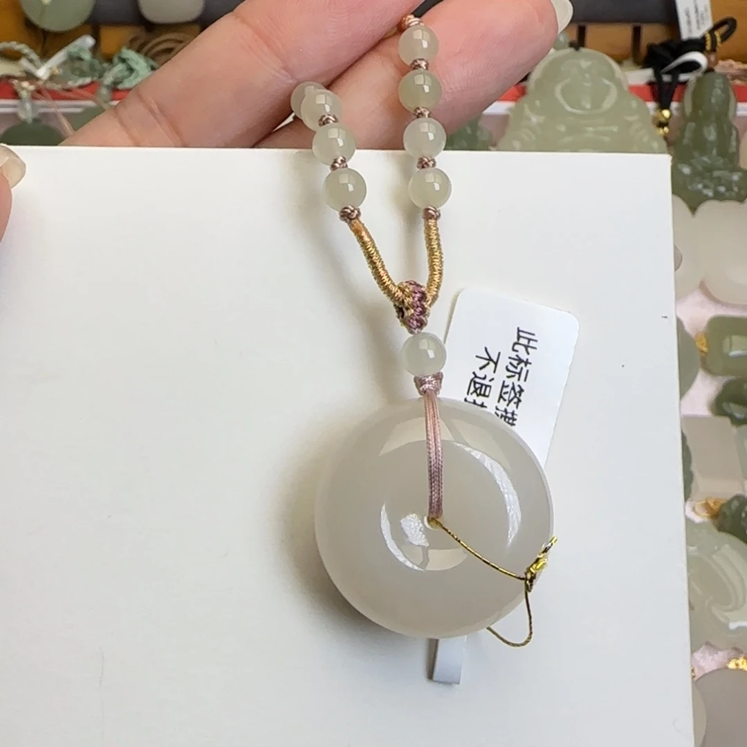 徐***妹和田玉未镶嵌颈饰