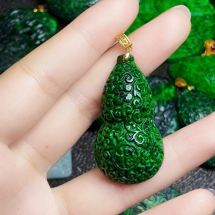 翡翠18K金镶嵌颈饰多样性