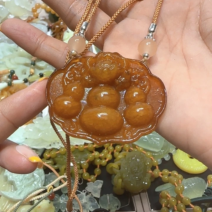 蛇纹石玉未镶嵌吊坠