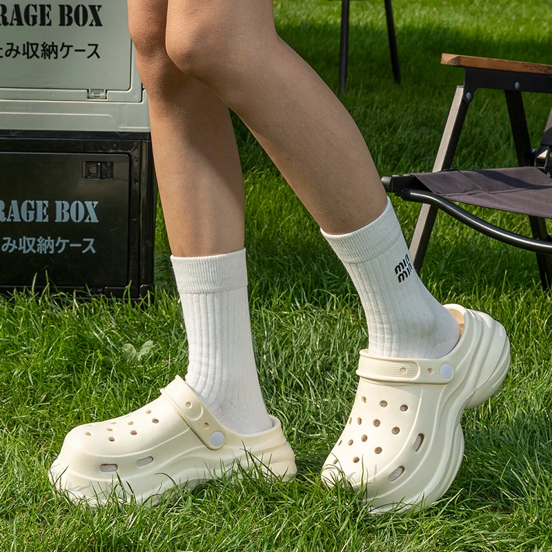 夏季洞洞鞋女款2025新款爆款踩屎感厚底增高时尚防滑沙滩网红拖鞋