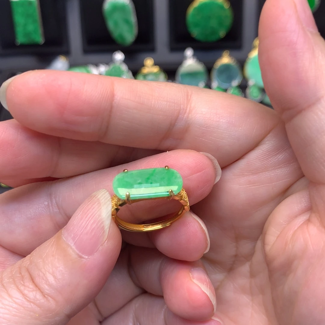 翡翠未镶嵌颈饰有纹裂