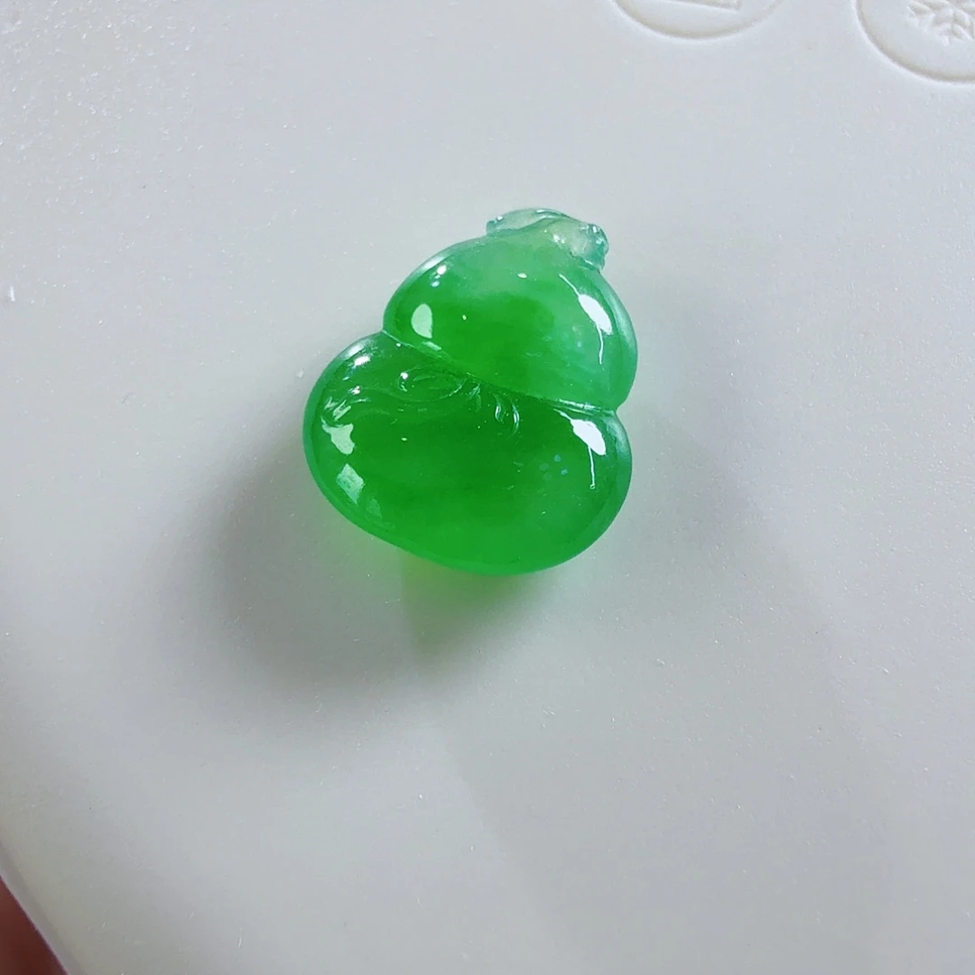 翡翠未镶嵌颈饰葫芦