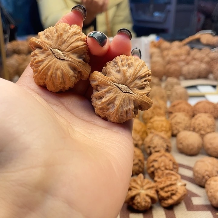 吊坠桃核核桃白狮子