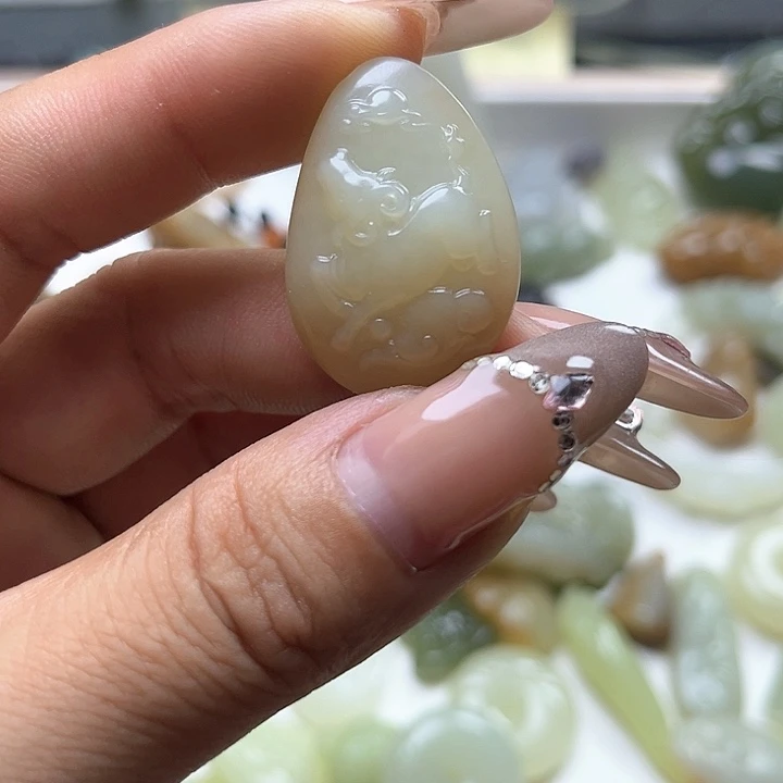 【闪购商品】和田玉未镶嵌颈饰胖*宝