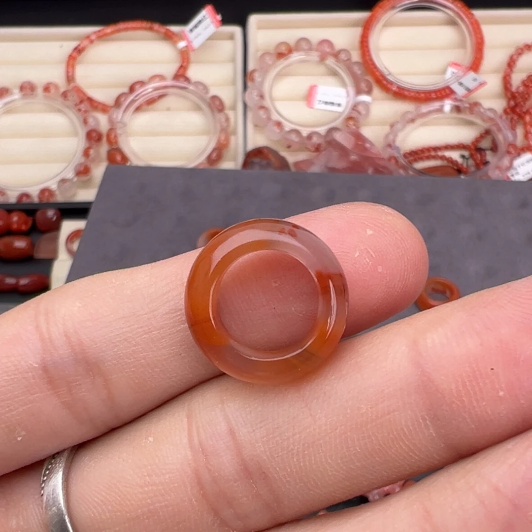 g***精南红玛瑙未镶嵌川料跑环内径10mm+