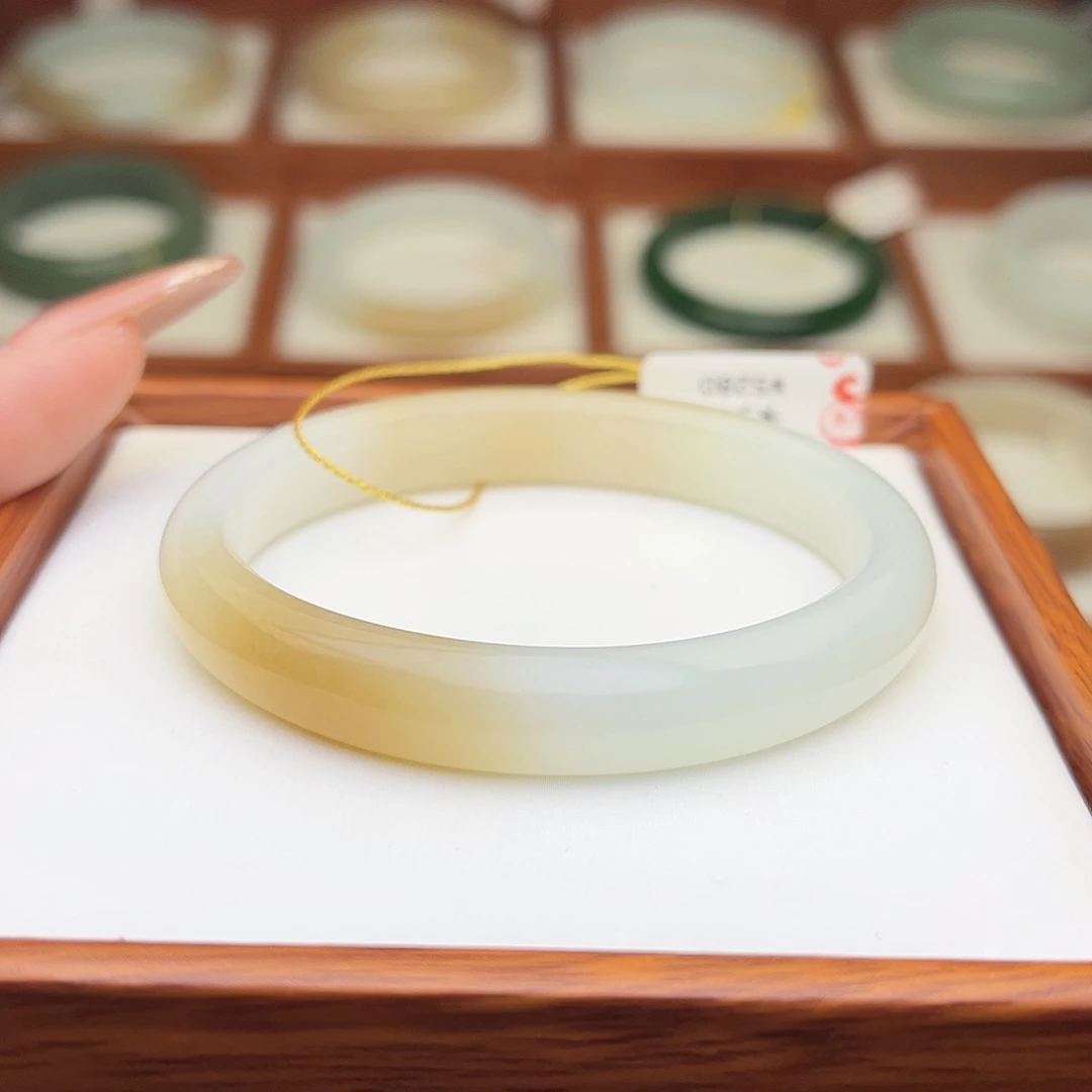 和田玉未镶嵌手镯51.6