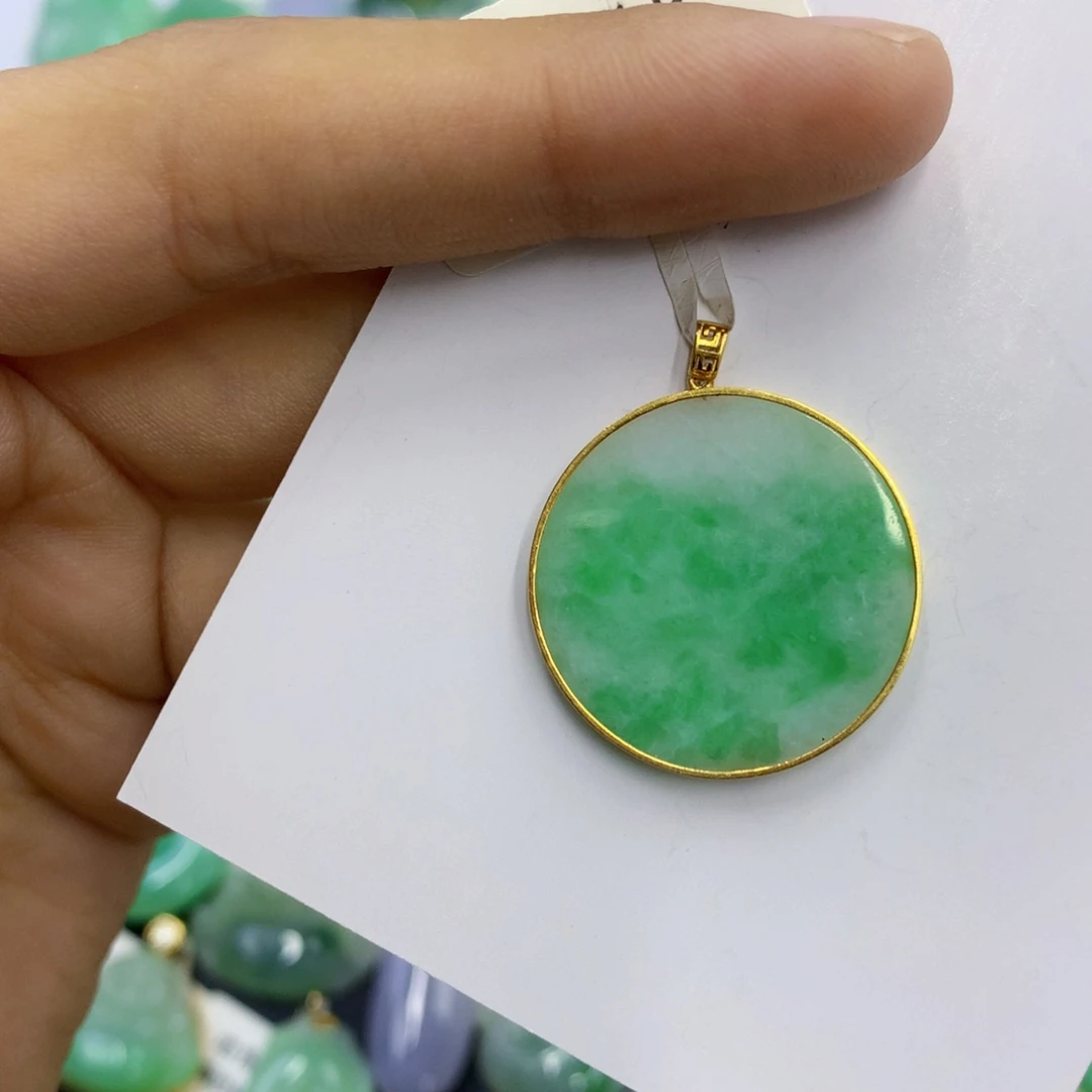 薄****翡翠18K金镶嵌颈饰翡翠